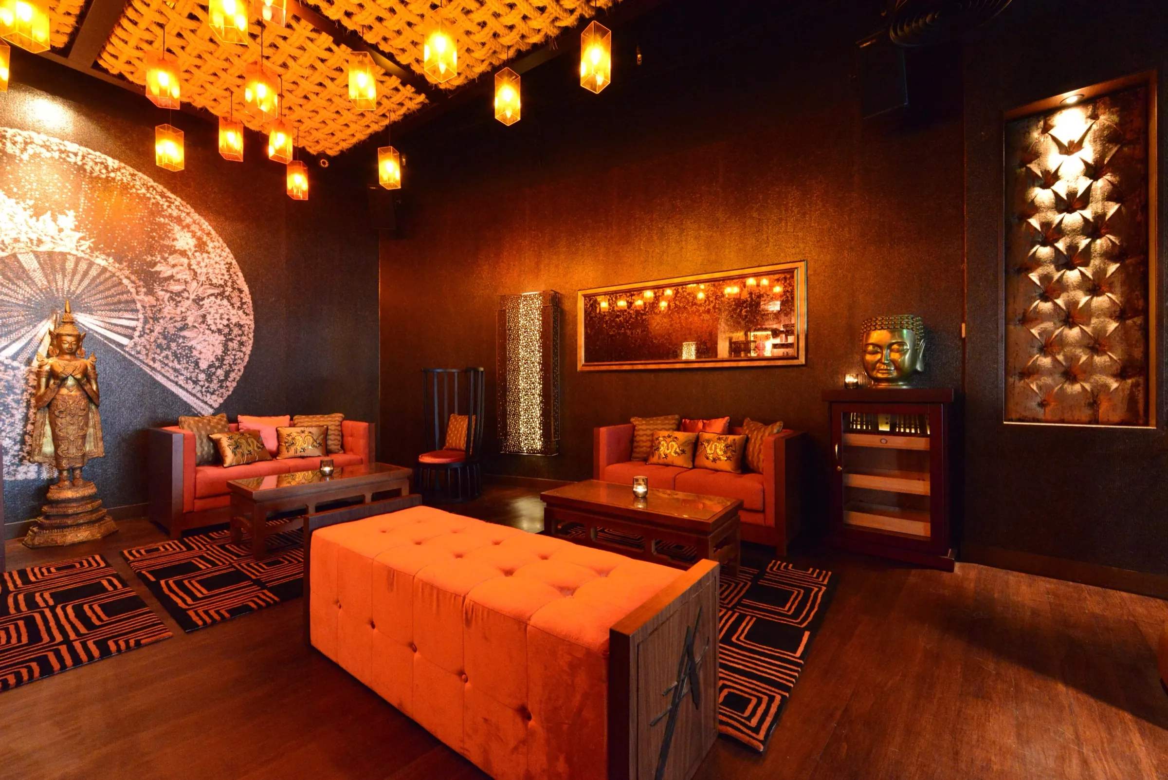 Asia Asia, lounge