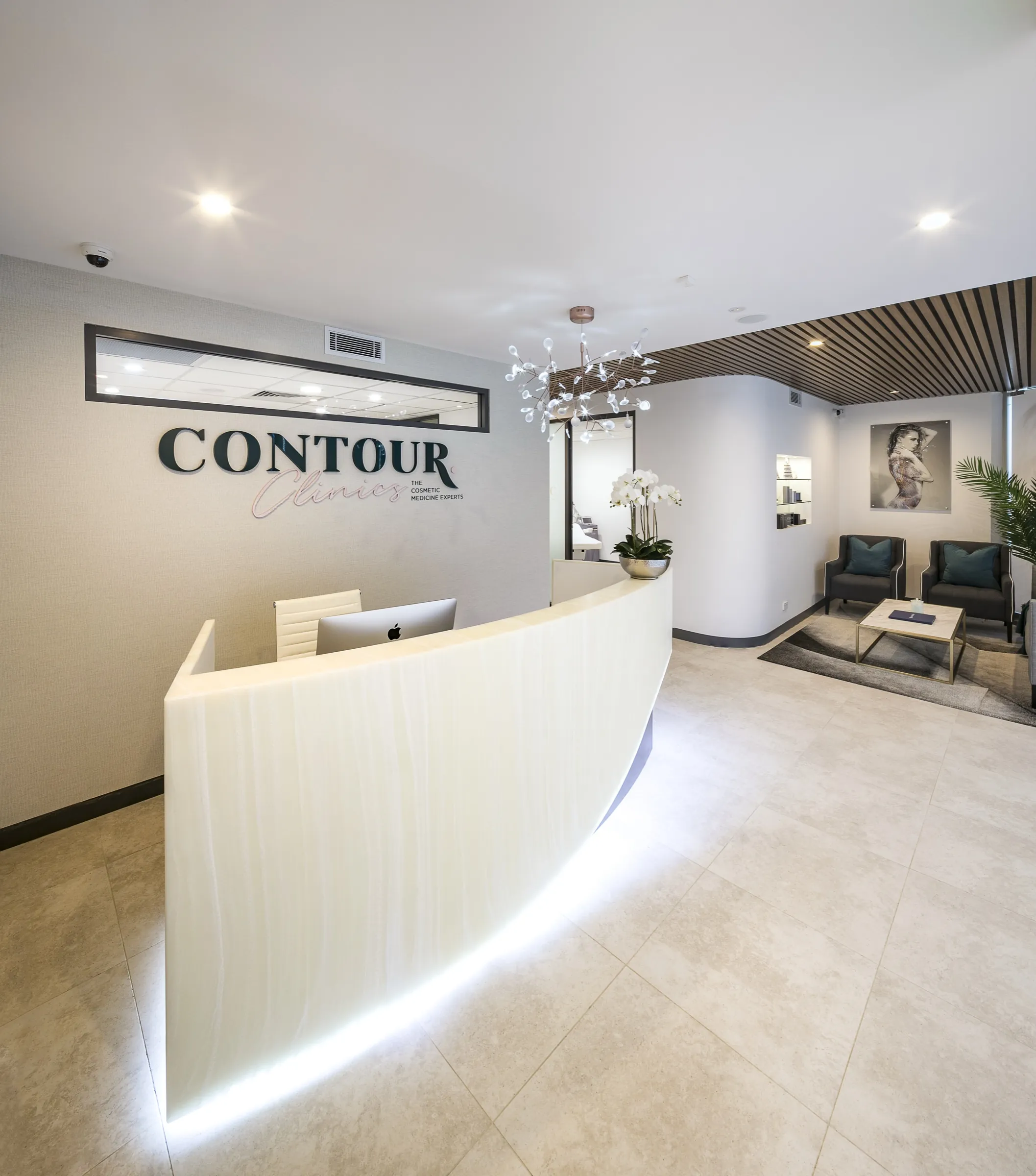 Contours Clinic, reception