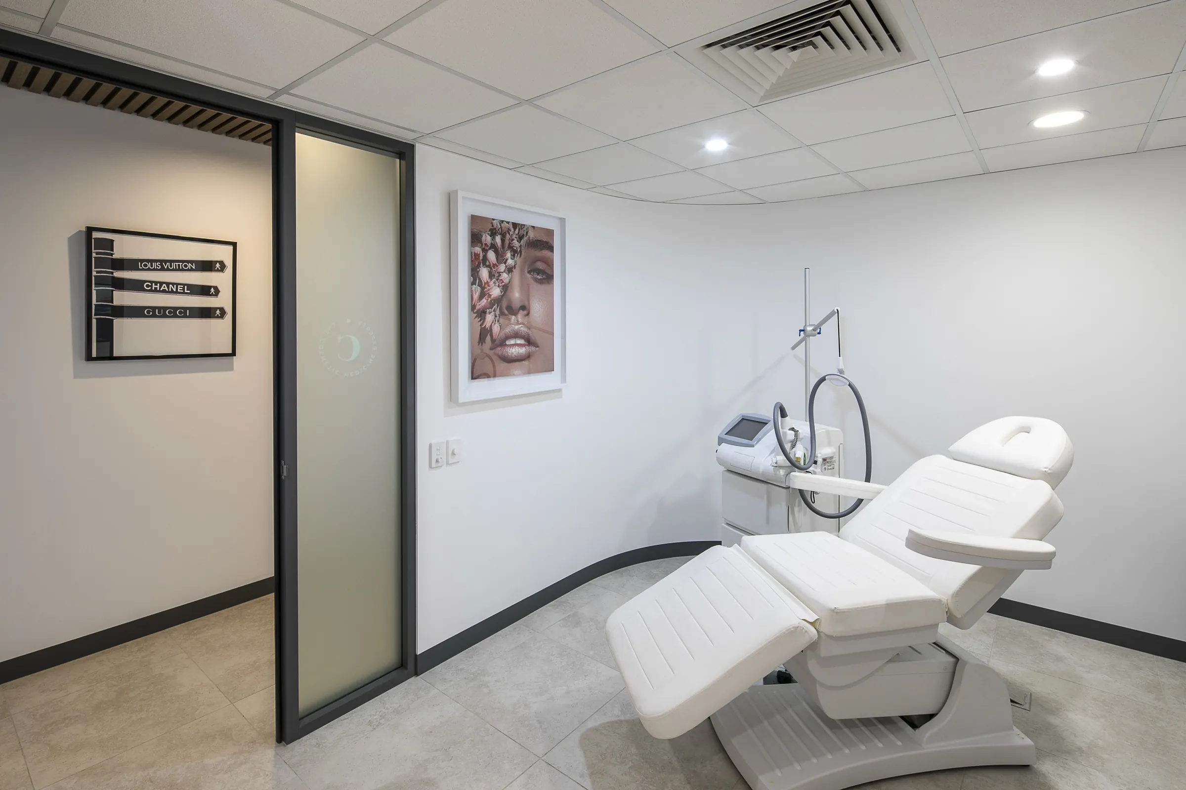 Contours Clinic, treatment room